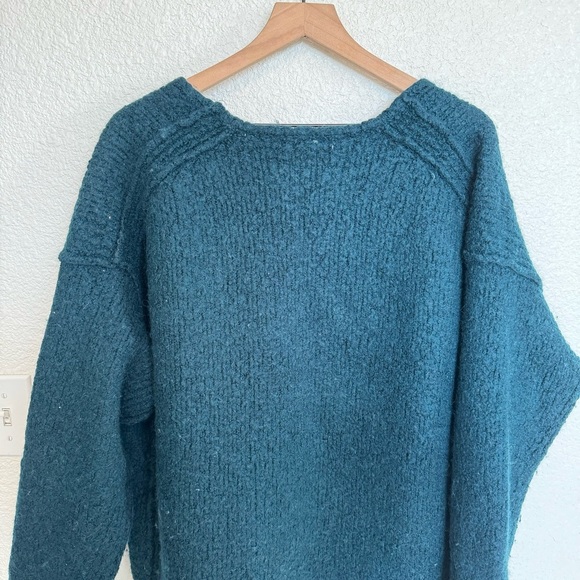 Free People Women's S Lofty Chunky Boucle Knit Oversized Drop Shoulder Sweater - Picture 9 of 10